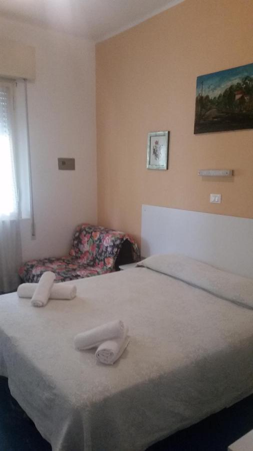 Hotel Manolita リミニ エクステリア 写真