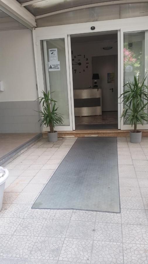 Hotel Manolita リミニ エクステリア 写真
