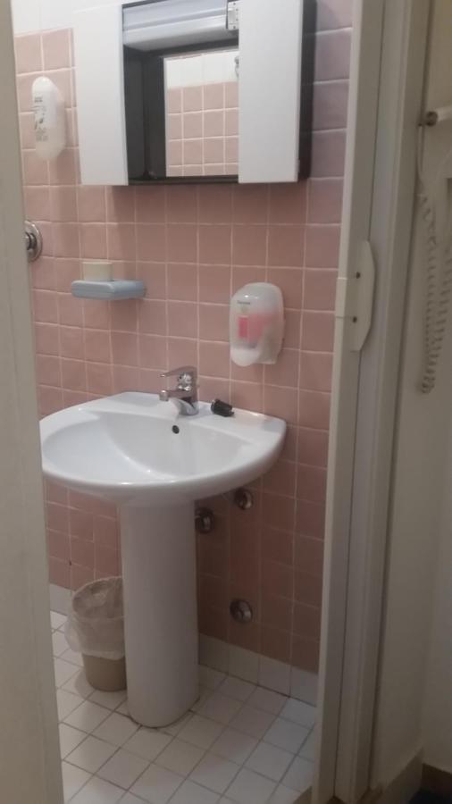 Hotel Manolita リミニ エクステリア 写真