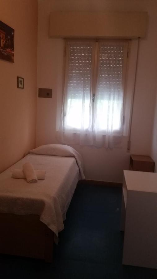 Hotel Manolita リミニ エクステリア 写真