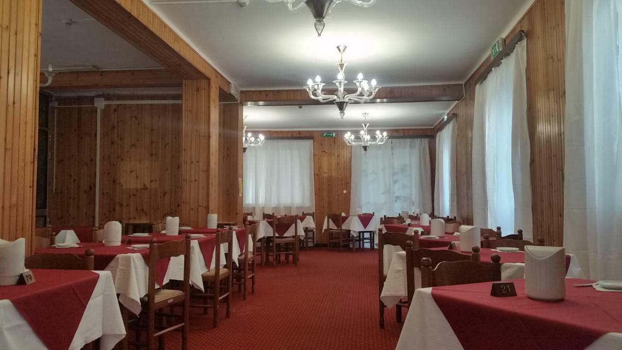 Hotel Manolita リミニ エクステリア 写真