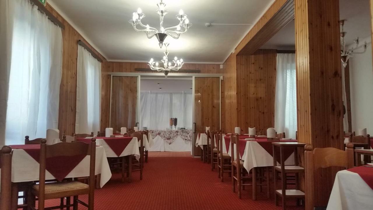 Hotel Manolita リミニ エクステリア 写真