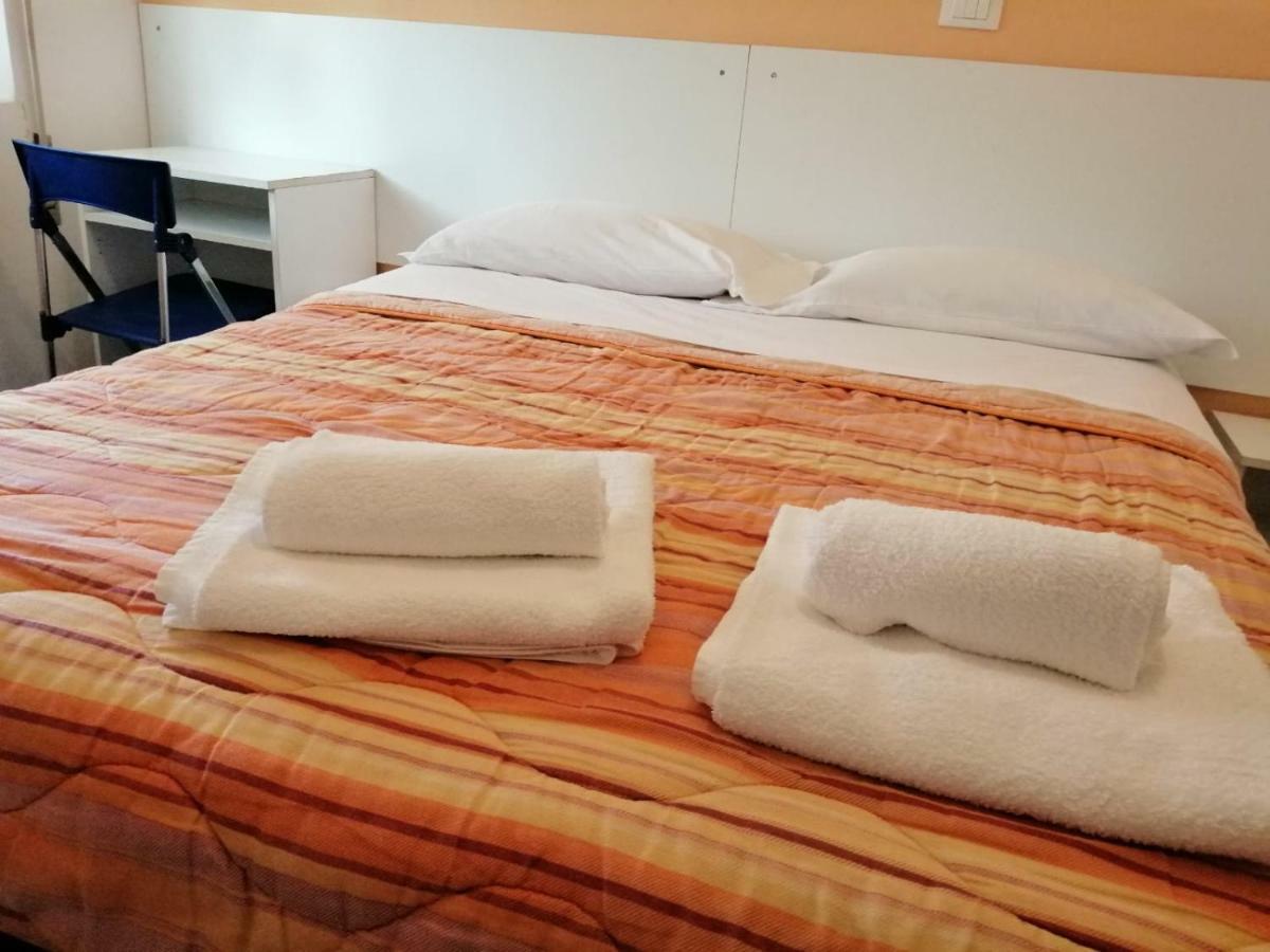 Hotel Manolita リミニ エクステリア 写真