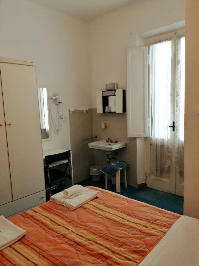 Hotel Manolita リミニ エクステリア 写真