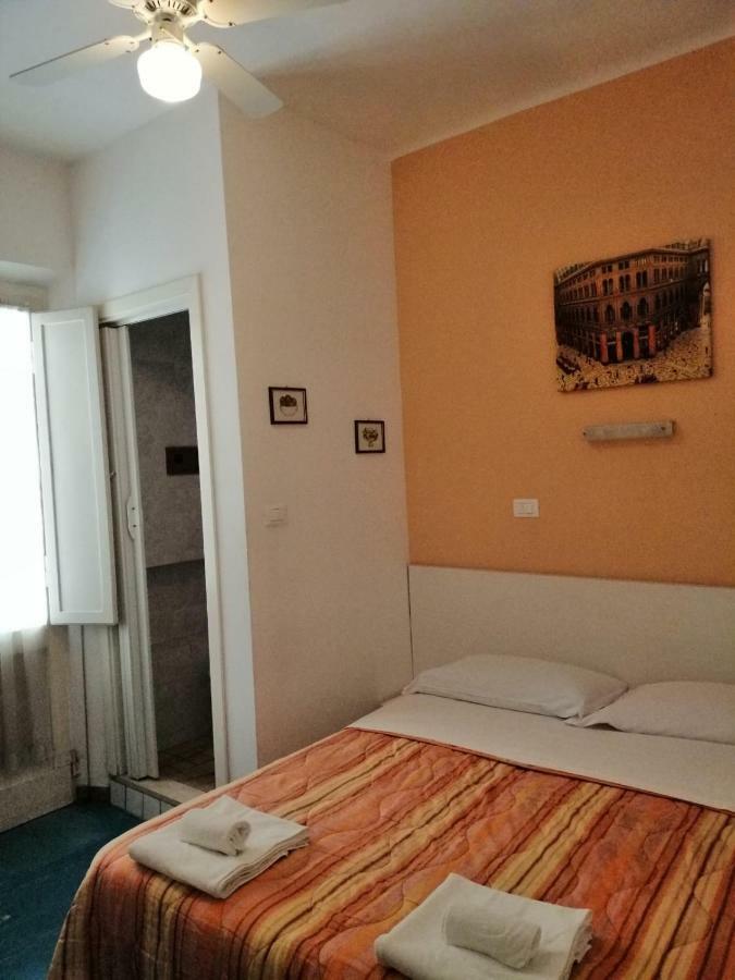 Hotel Manolita リミニ エクステリア 写真